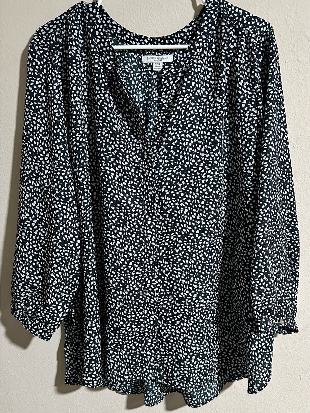 JACHS Girlfriend Black and White Printed V-Neck Blouse